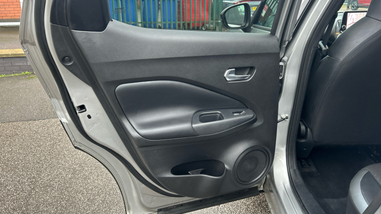 Nissan Juke 1.0 DiG-T 114 N-Connecta 5dr Petrol Hatchback